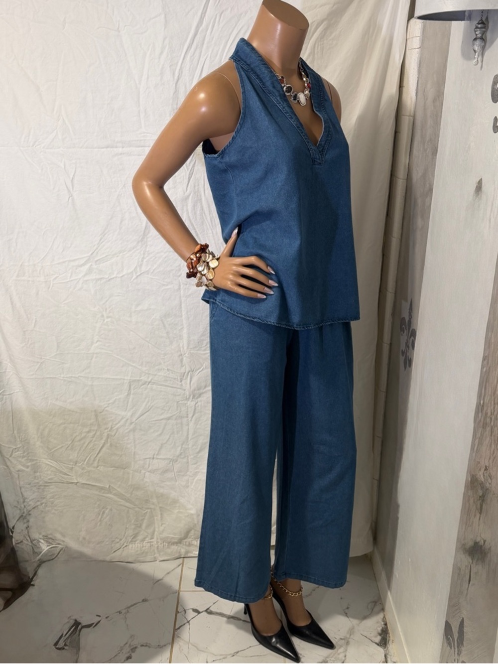 Source Unknown Blue Denim Sleeveless Jumpsuit ☑️ - Picture 4 of 7